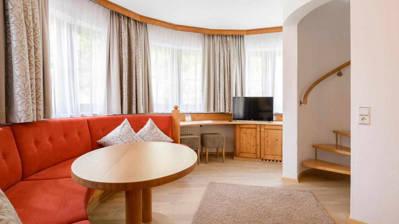 Hotel Garni Castel B&B อิสชเกิล ภายนอก รูปภาพ