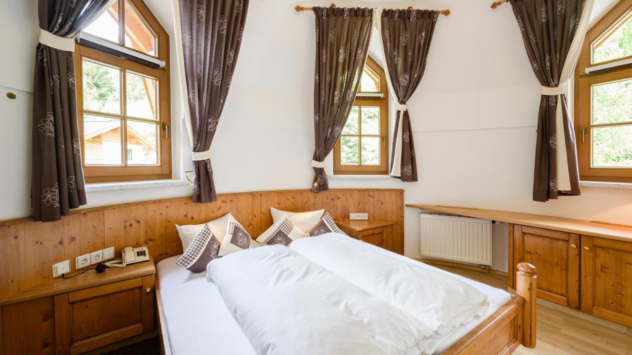 Hotel Garni Castel B&B อิสชเกิล ภายนอก รูปภาพ