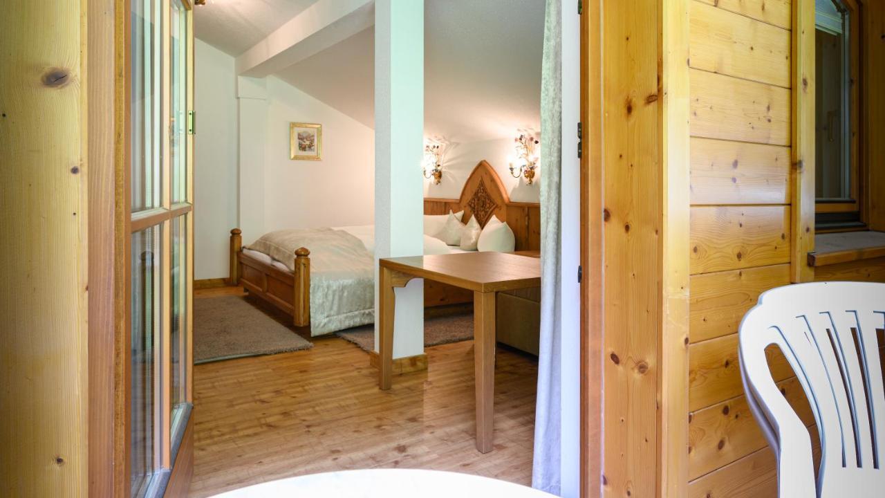 Hotel Garni Castel B&B อิสชเกิล ภายนอก รูปภาพ
