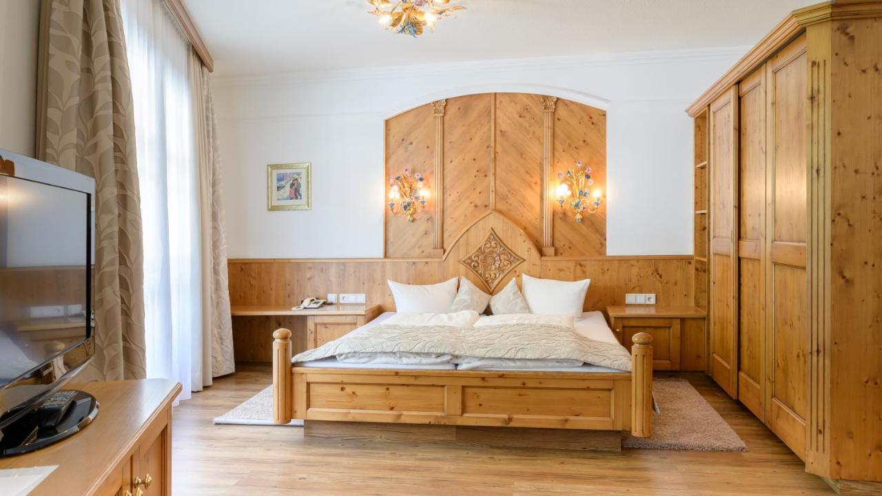 Hotel Garni Castel B&B อิสชเกิล ภายนอก รูปภาพ
