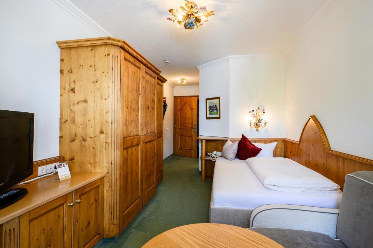 Hotel Garni Castel B&B อิสชเกิล ภายนอก รูปภาพ