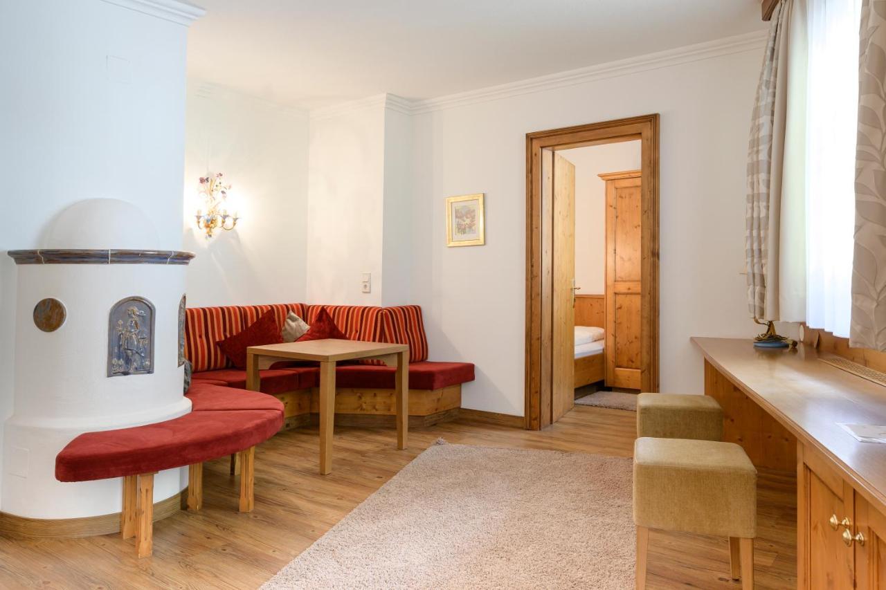 Hotel Garni Castel B&B อิสชเกิล ภายนอก รูปภาพ